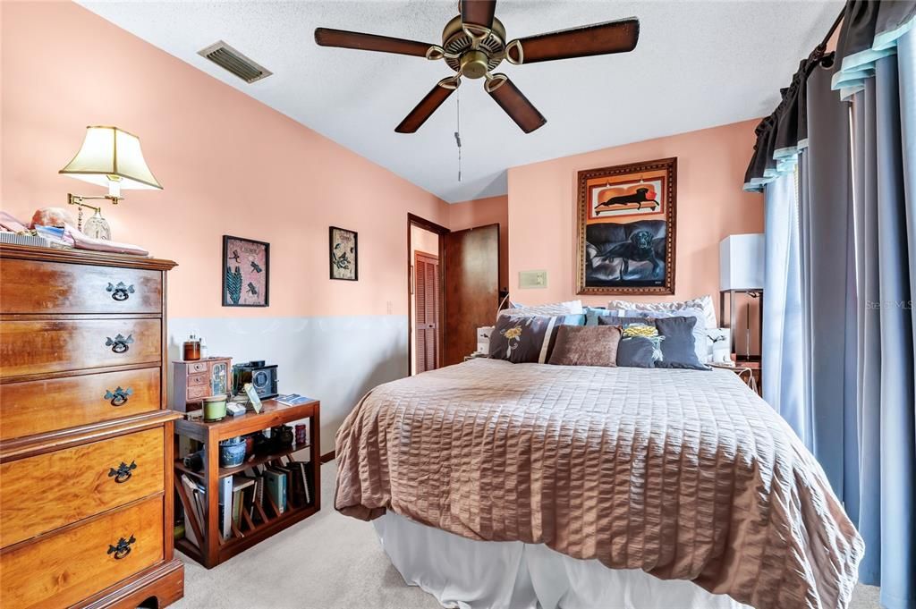 Activo con contrato: $427,000 (4 camas, 3 baños, 2909 Pies cuadrados)