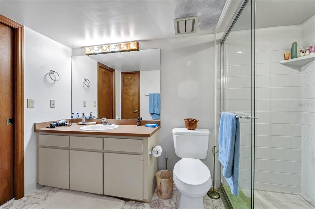 Activo con contrato: $427,000 (4 camas, 3 baños, 2909 Pies cuadrados)