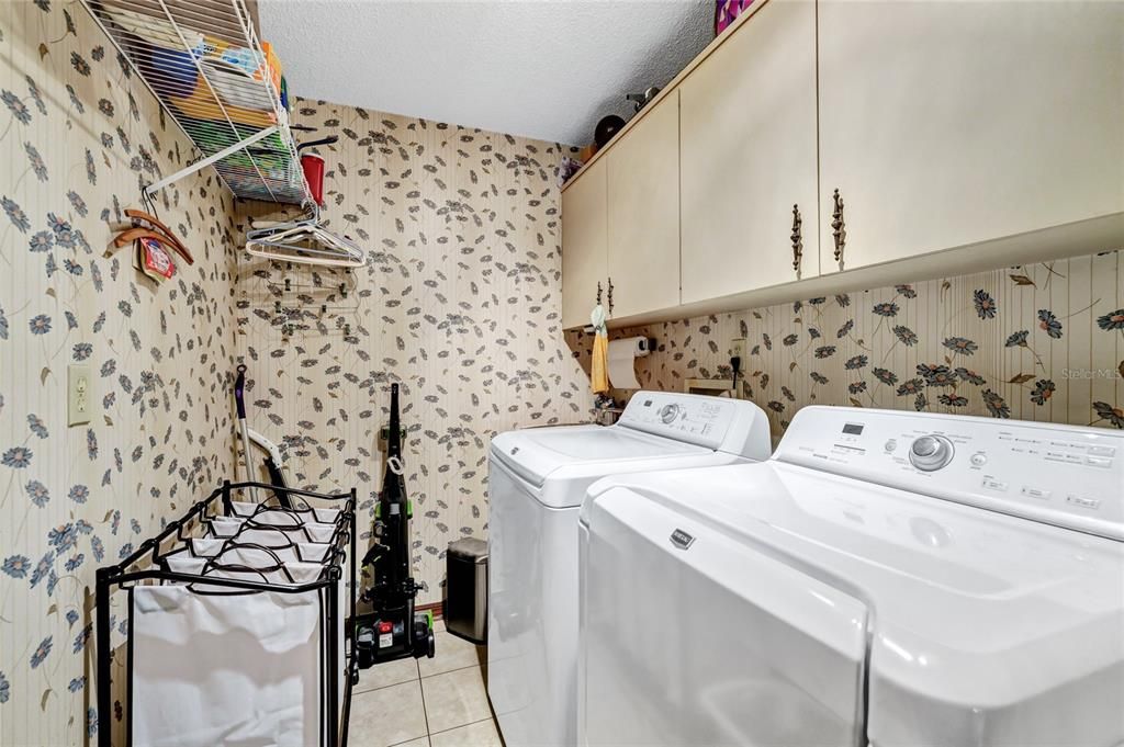 Activo con contrato: $427,000 (4 camas, 3 baños, 2909 Pies cuadrados)