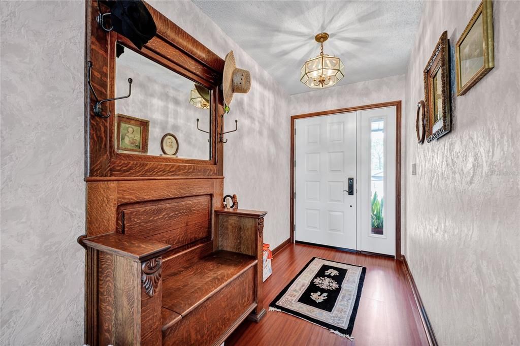 Activo con contrato: $427,000 (4 camas, 3 baños, 2909 Pies cuadrados)