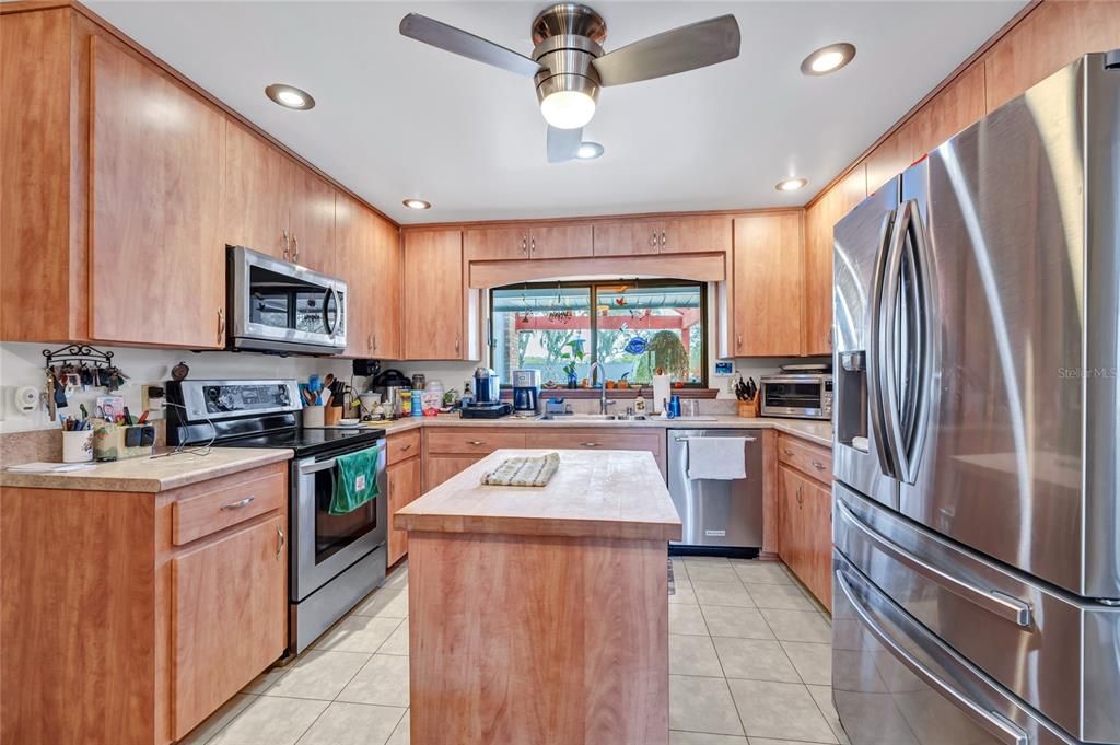 Activo con contrato: $427,000 (4 camas, 3 baños, 2909 Pies cuadrados)