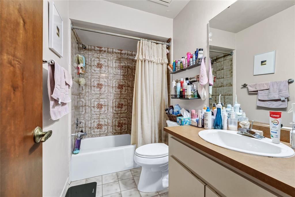 Activo con contrato: $427,000 (4 camas, 3 baños, 2909 Pies cuadrados)