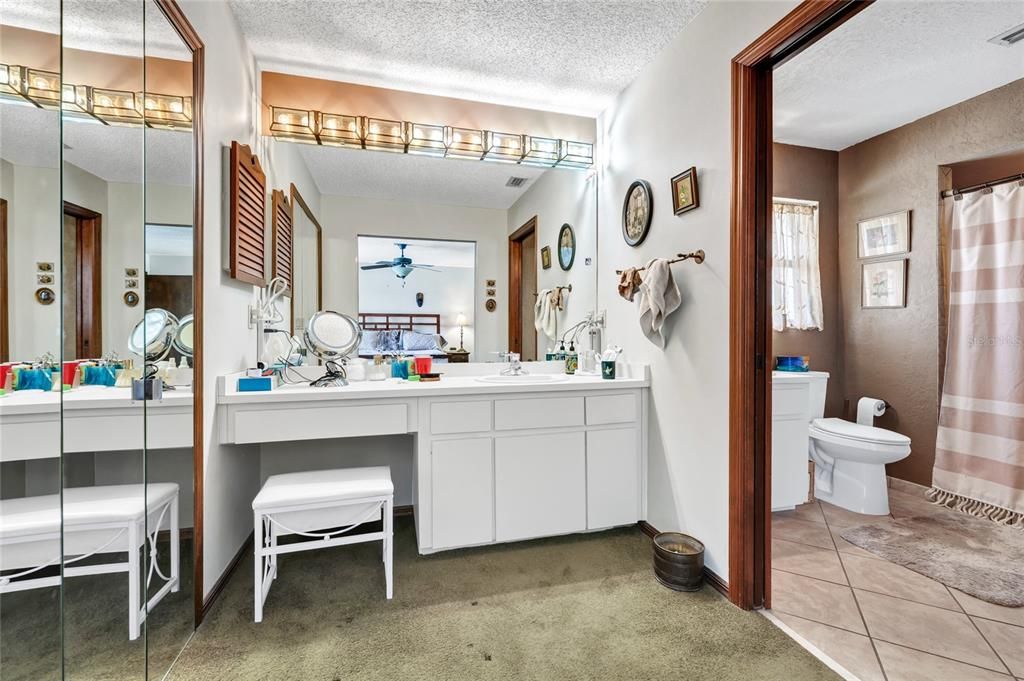 Activo con contrato: $427,000 (4 camas, 3 baños, 2909 Pies cuadrados)