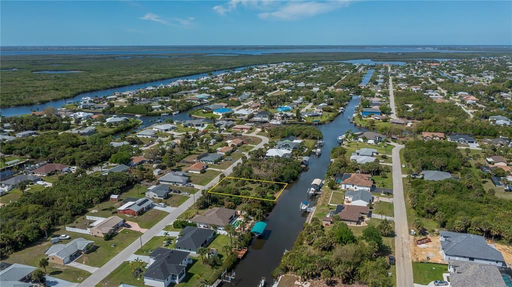 На продажу: $97,000 (0.23 acres)