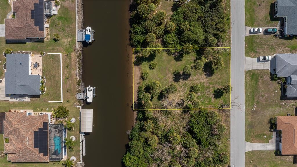 На продажу: $97,000 (0.23 acres)