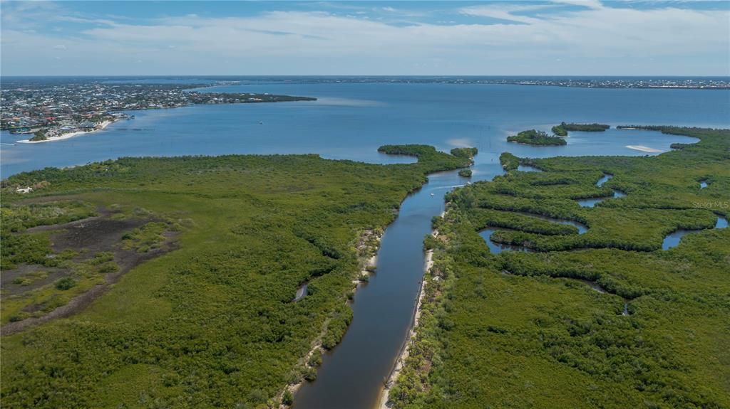 На продажу: $97,000 (0.23 acres)