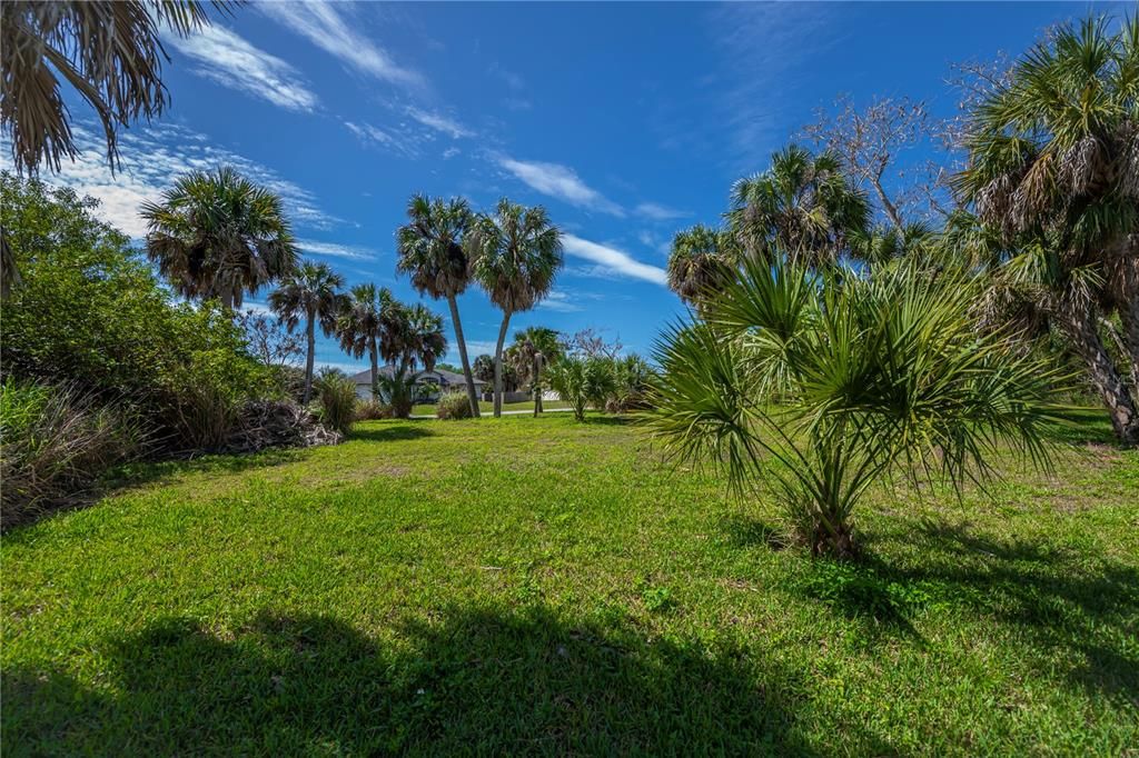 На продажу: $97,000 (0.23 acres)