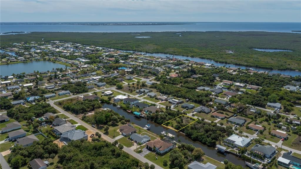 На продажу: $97,000 (0.23 acres)