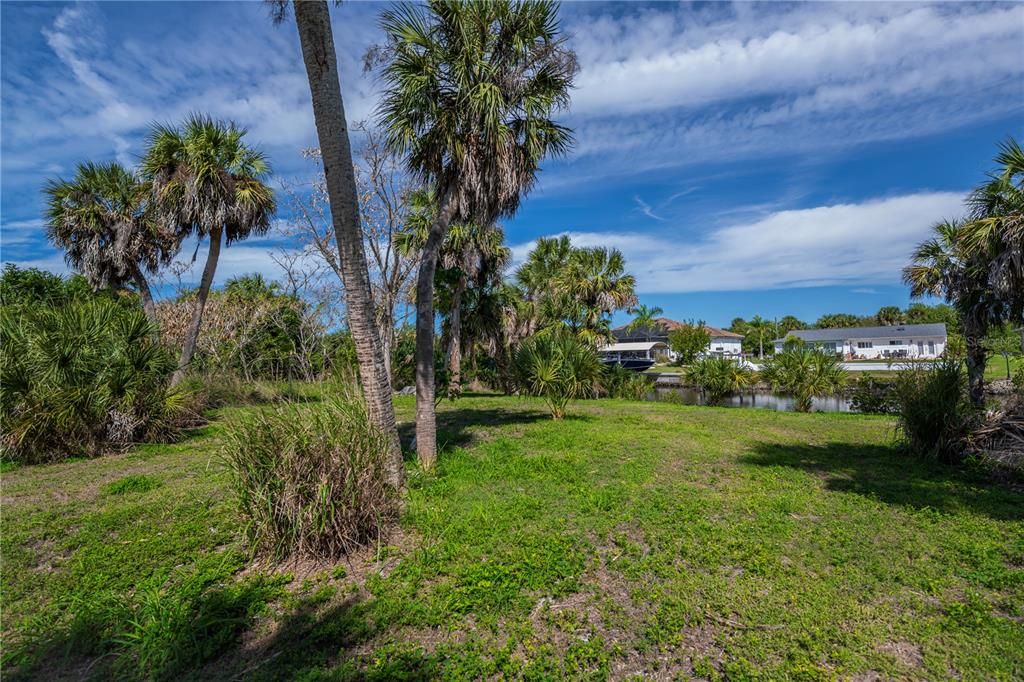 На продажу: $97,000 (0.23 acres)