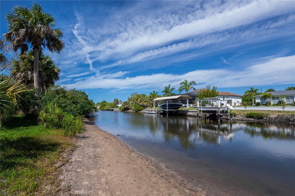 На продажу: $97,000 (0.23 acres)