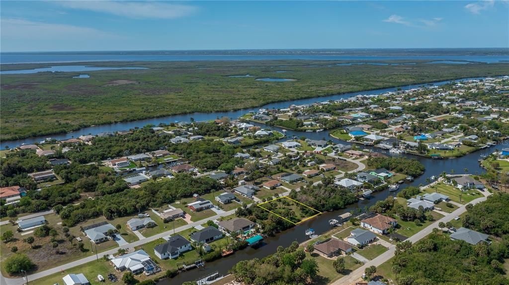 На продажу: $97,000 (0.23 acres)