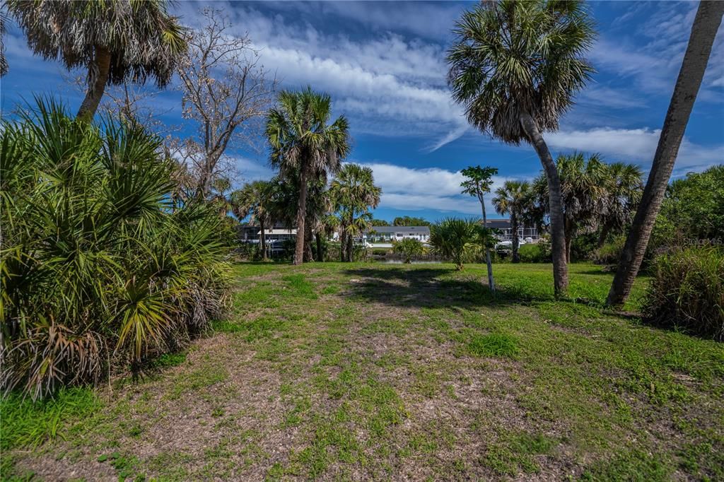 На продажу: $97,000 (0.23 acres)