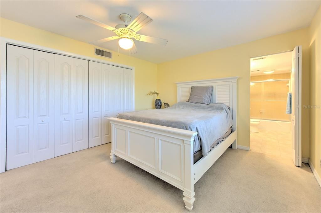 En Venta: $269,900 (2 camas, 2 baños, 1131 Pies cuadrados)