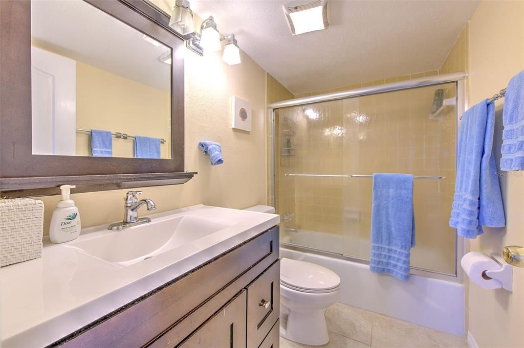 En Venta: $269,900 (2 camas, 2 baños, 1131 Pies cuadrados)