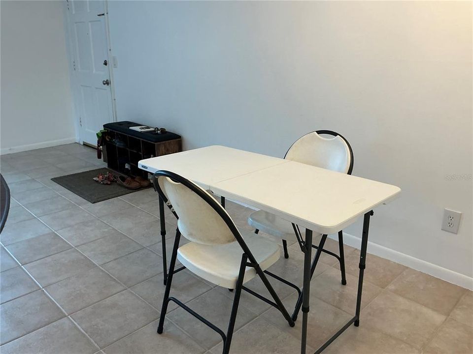 Activo con contrato: $1,600 (2 camas, 2 baños, 835 Pies cuadrados)