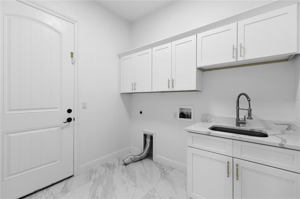 En Venta: $444,800 (5 camas, 4 baños, 2472 Pies cuadrados)