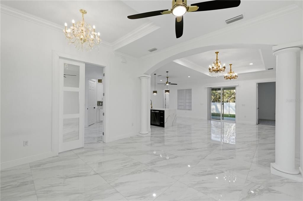 En Venta: $444,800 (5 camas, 4 baños, 2472 Pies cuadrados)