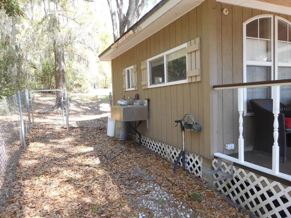 For Sale: $135,000 (1 beds, 1 baths, 192 Square Feet)