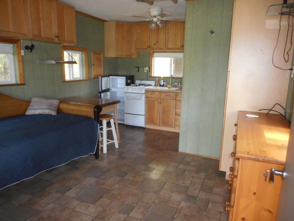 For Sale: $135,000 (1 beds, 1 baths, 192 Square Feet)