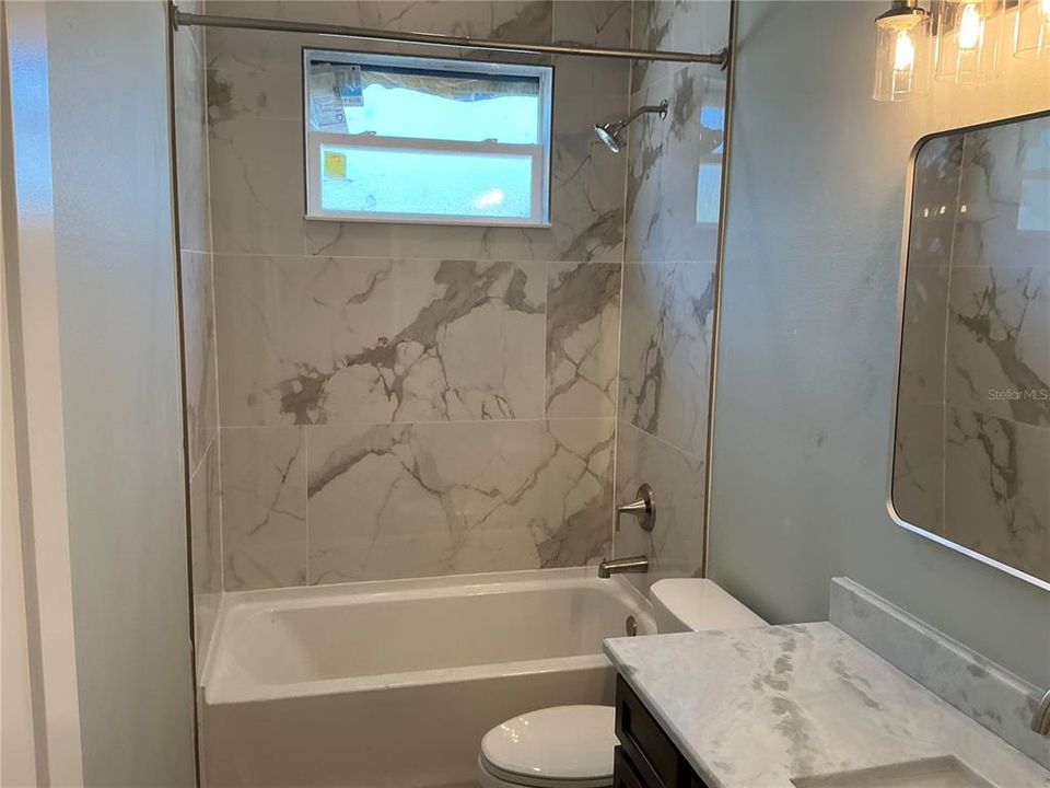 En Venta: $615,000 (4 camas, 3 baños, 2200 Pies cuadrados)