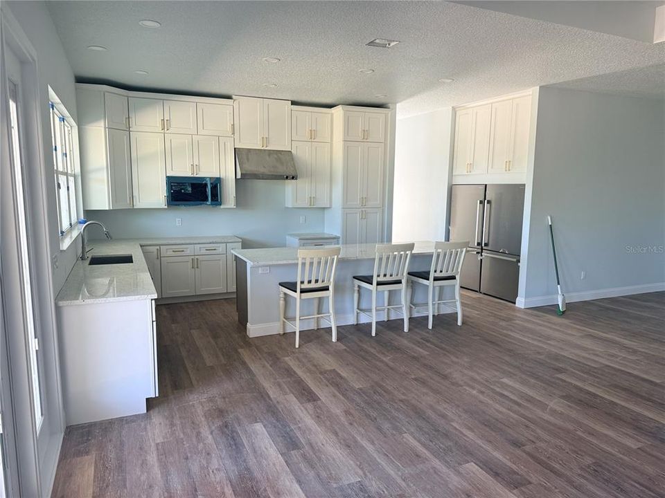 En Venta: $574,900 (4 camas, 3 baños, 2200 Pies cuadrados)