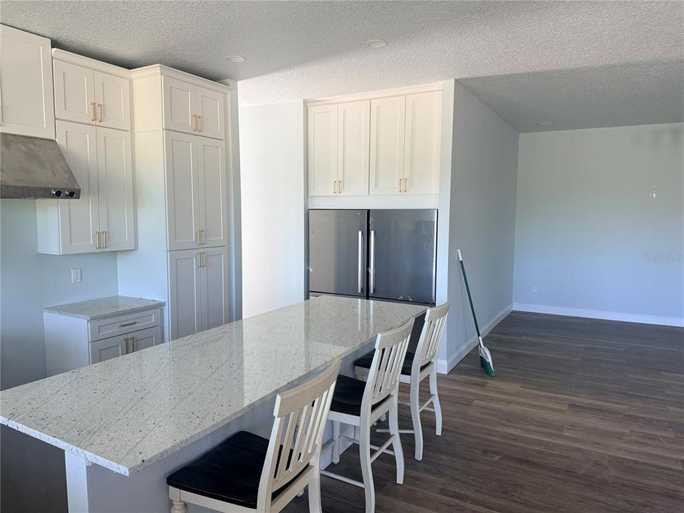En Venta: $574,900 (4 camas, 3 baños, 2200 Pies cuadrados)