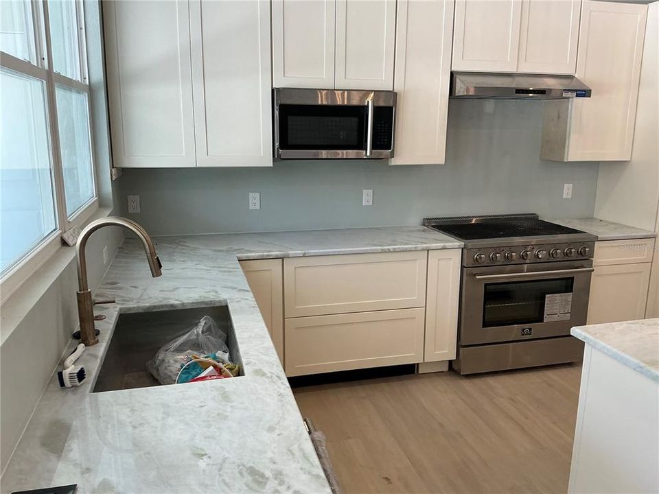 En Venta: $615,000 (4 camas, 3 baños, 2200 Pies cuadrados)