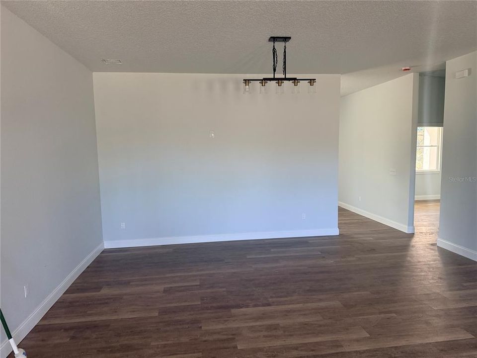 En Venta: $574,900 (4 camas, 3 baños, 2200 Pies cuadrados)