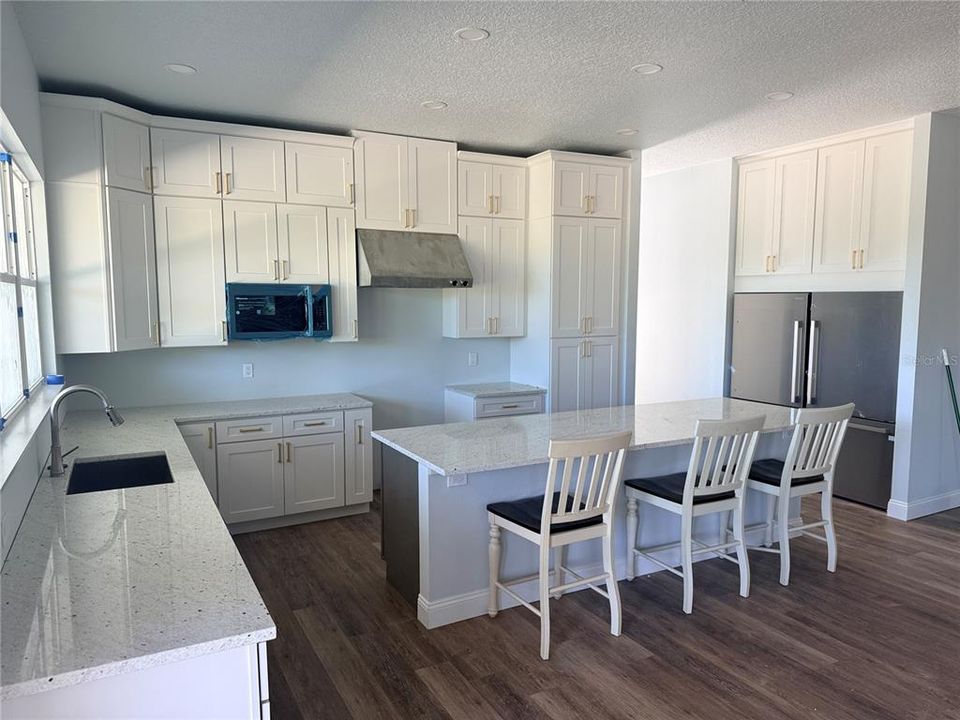 En Venta: $574,900 (4 camas, 3 baños, 2200 Pies cuadrados)