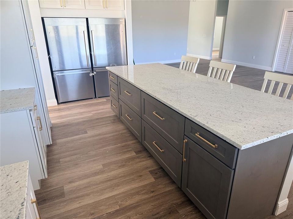 En Venta: $574,900 (4 camas, 3 baños, 2200 Pies cuadrados)
