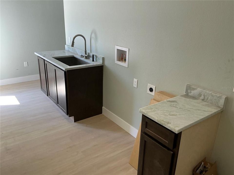 En Venta: $615,000 (4 camas, 3 baños, 2200 Pies cuadrados)