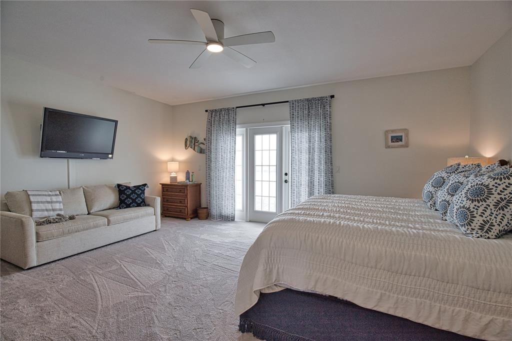 For Sale: $899,000 (2 beds, 2 baths, 2064 Square Feet)