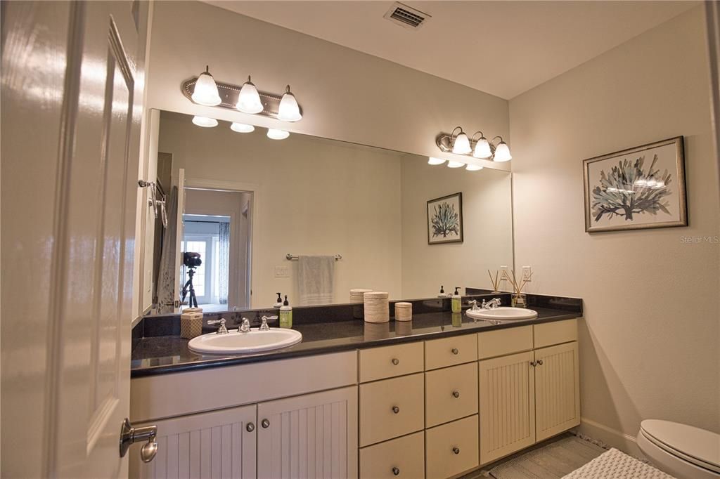 For Sale: $899,000 (2 beds, 2 baths, 2064 Square Feet)