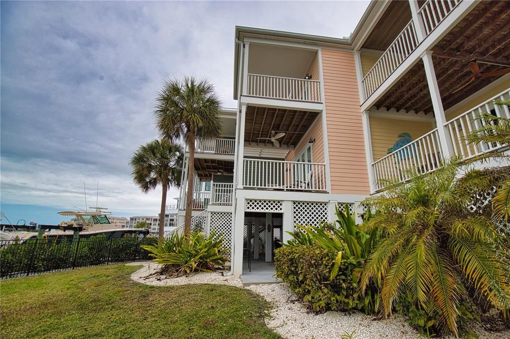 For Sale: $899,000 (2 beds, 2 baths, 2064 Square Feet)