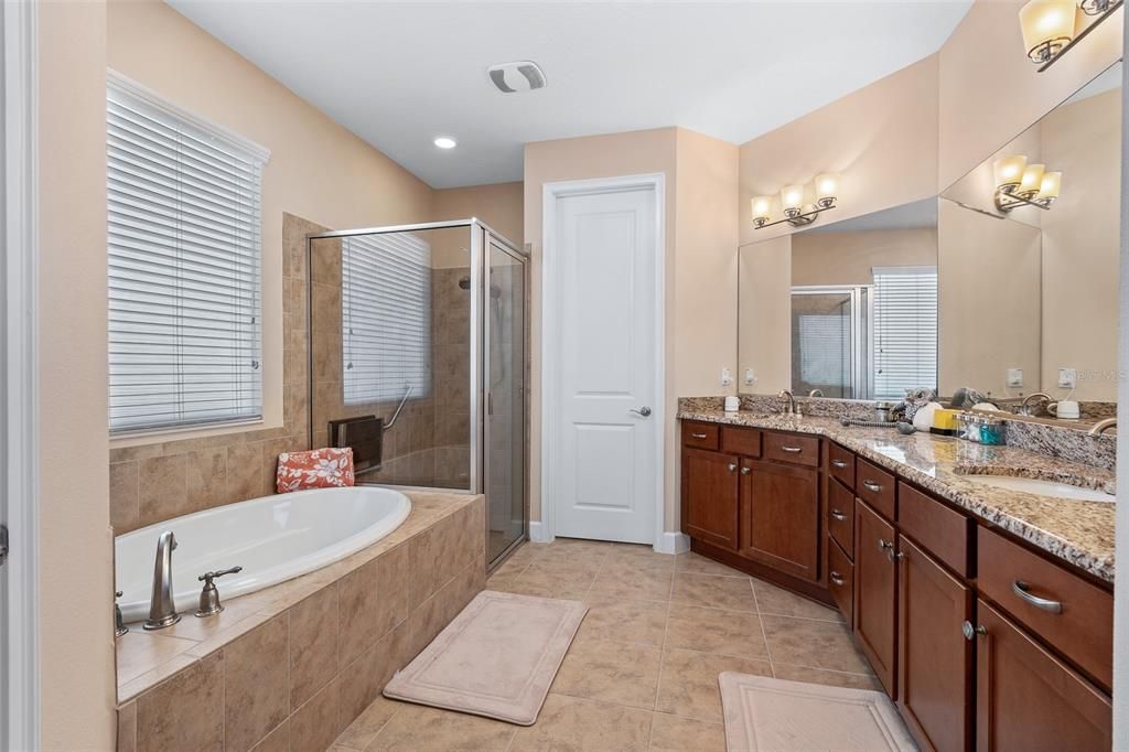 На продажу: $710,000 (4 спален, 2 ванн, 2496 Квадратных фут)