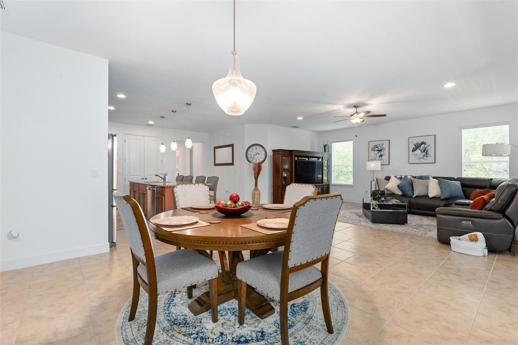 На продажу: $710,000 (4 спален, 2 ванн, 2496 Квадратных фут)