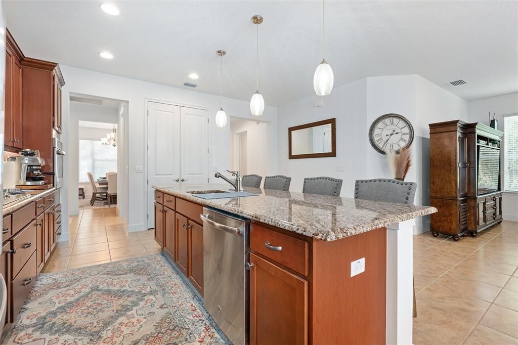 На продажу: $710,000 (4 спален, 2 ванн, 2496 Квадратных фут)