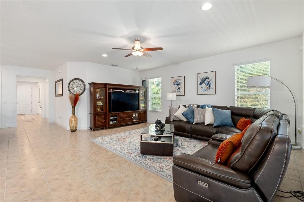 На продажу: $710,000 (4 спален, 2 ванн, 2496 Квадратных фут)