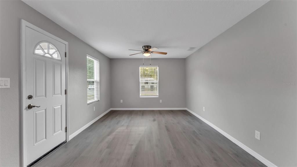 Active With Contract: $209,900 (2 beds, 1 baths, 816 Square Feet)