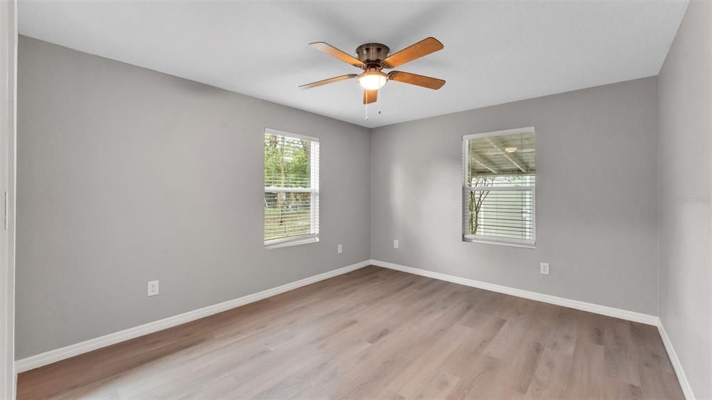 Active With Contract: $209,900 (2 beds, 1 baths, 816 Square Feet)