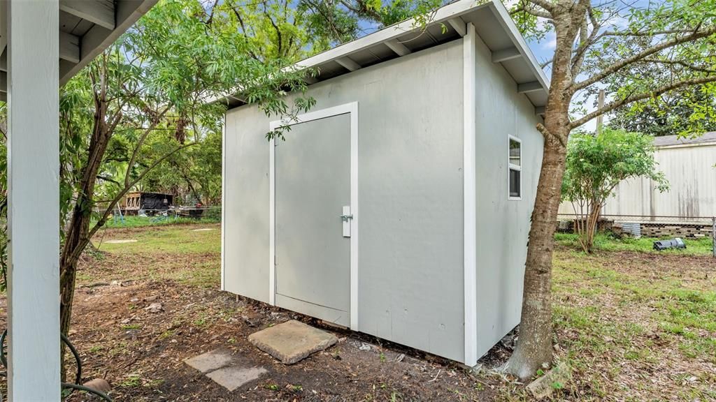 Active With Contract: $209,900 (2 beds, 1 baths, 816 Square Feet)