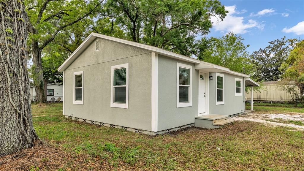 Active With Contract: $209,900 (2 beds, 1 baths, 816 Square Feet)