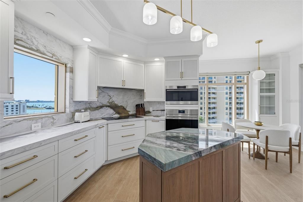 На продажу: $3,149,999 (3 спален, 2 ванн, 1973 Квадратных фут)