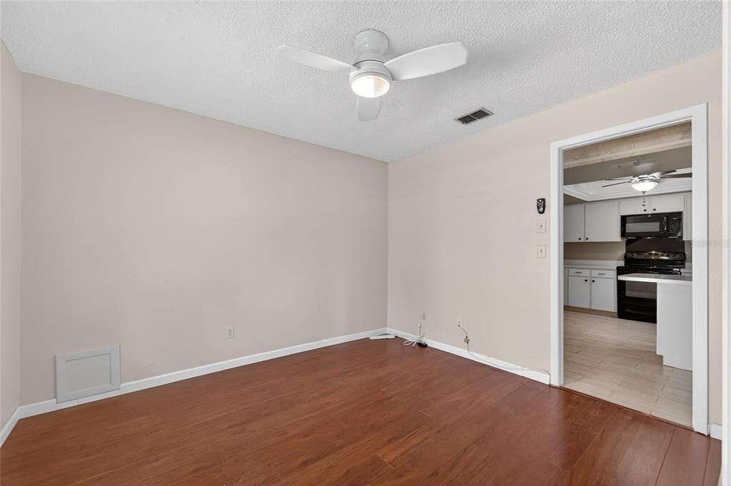 На продажу: $280,000 (3 спален, 2 ванн, 1291 Квадратных фут)