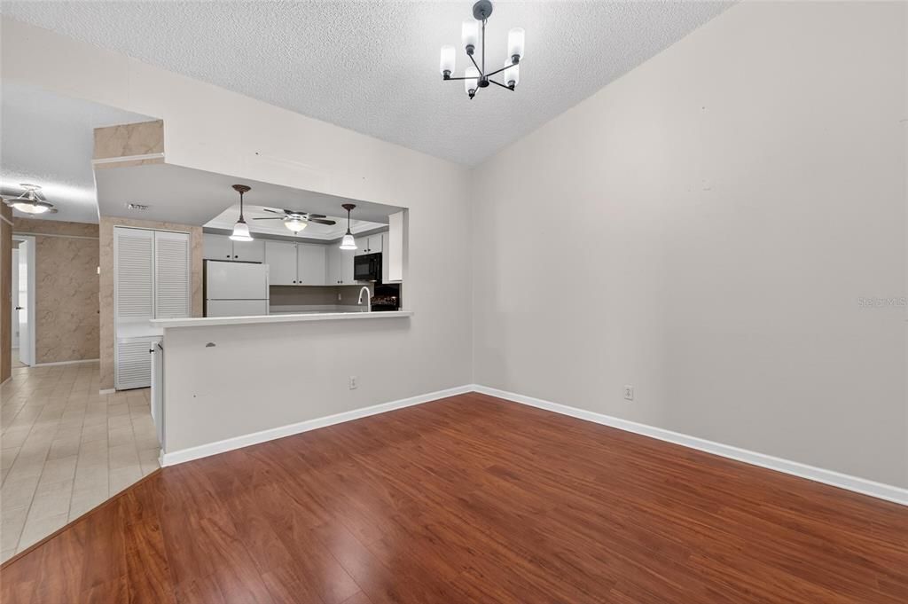 На продажу: $280,000 (3 спален, 2 ванн, 1291 Квадратных фут)