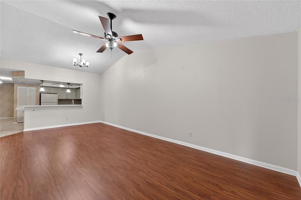 На продажу: $280,000 (3 спален, 2 ванн, 1291 Квадратных фут)