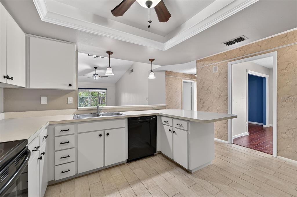 На продажу: $280,000 (3 спален, 2 ванн, 1291 Квадратных фут)