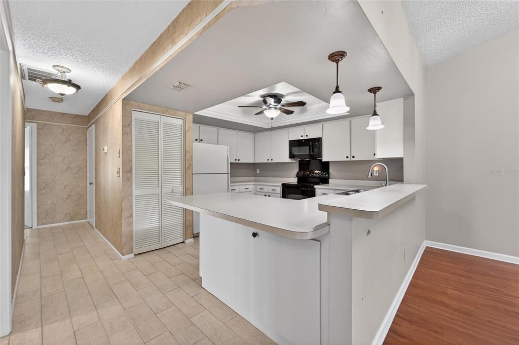 На продажу: $280,000 (3 спален, 2 ванн, 1291 Квадратных фут)