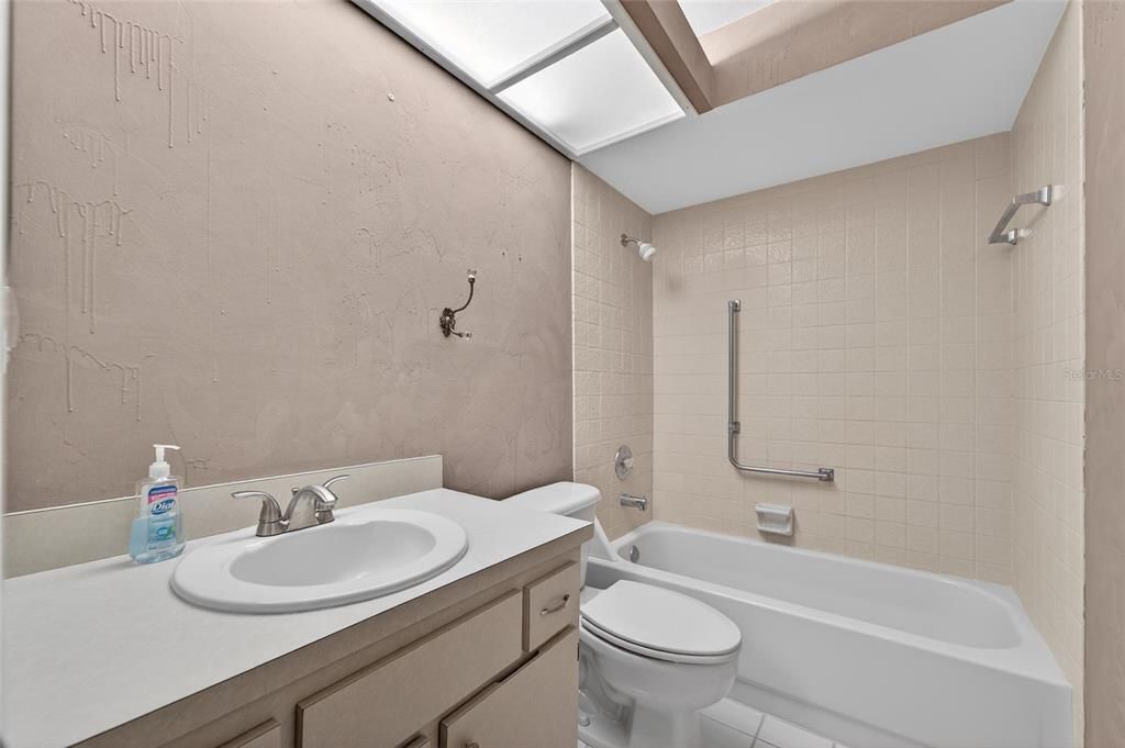 На продажу: $280,000 (3 спален, 2 ванн, 1291 Квадратных фут)