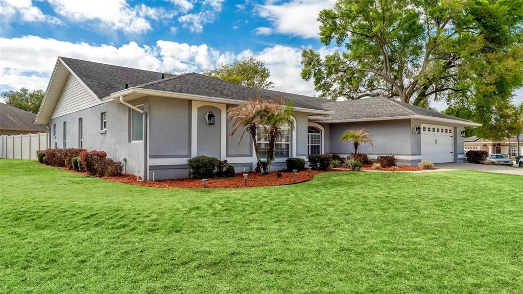 Activo con contrato: $439,900 (5 camas, 3 baños, 2527 Pies cuadrados)